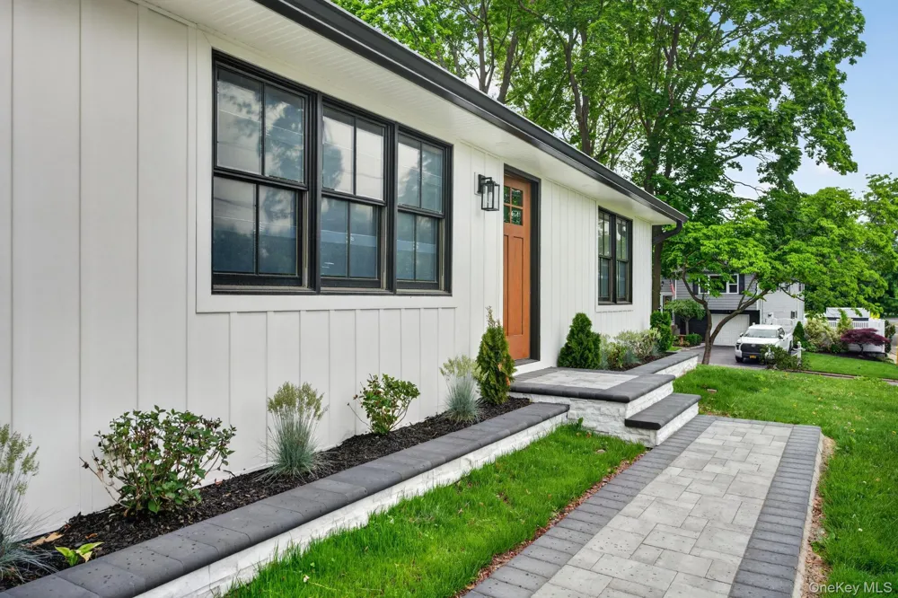 85 Kenneth Avenue Huntington, NY 11743