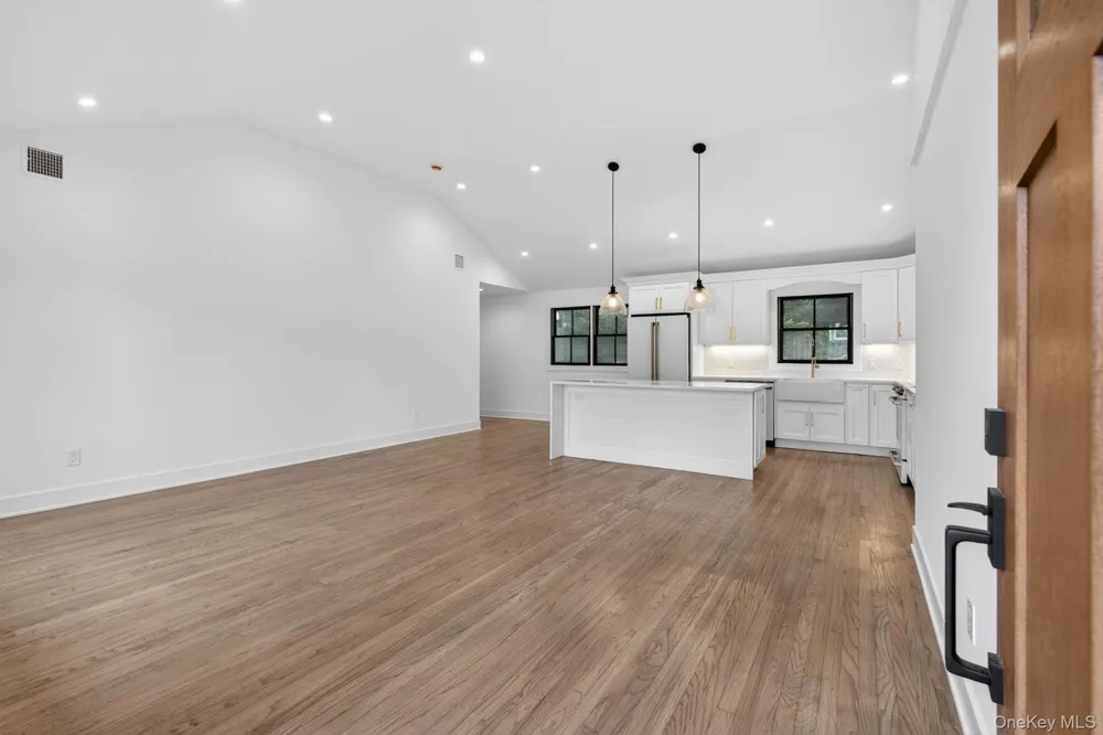 85 Kenneth Avenue Huntington, NY 11743
