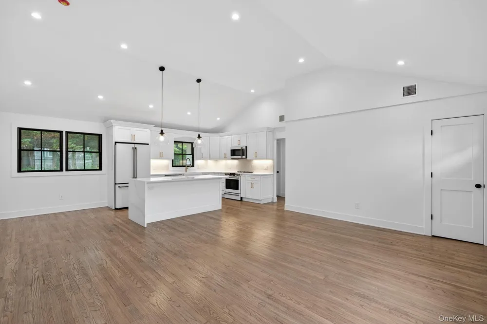 85 Kenneth Avenue Huntington, NY 11743