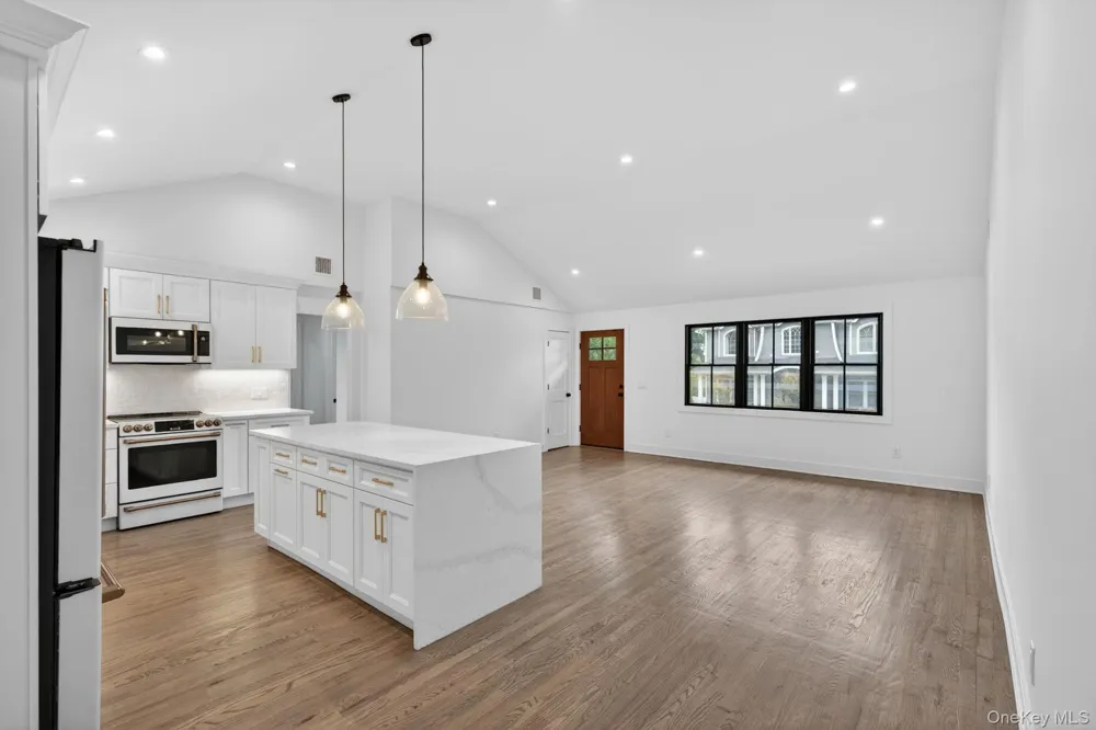85 Kenneth Avenue Huntington, NY 11743