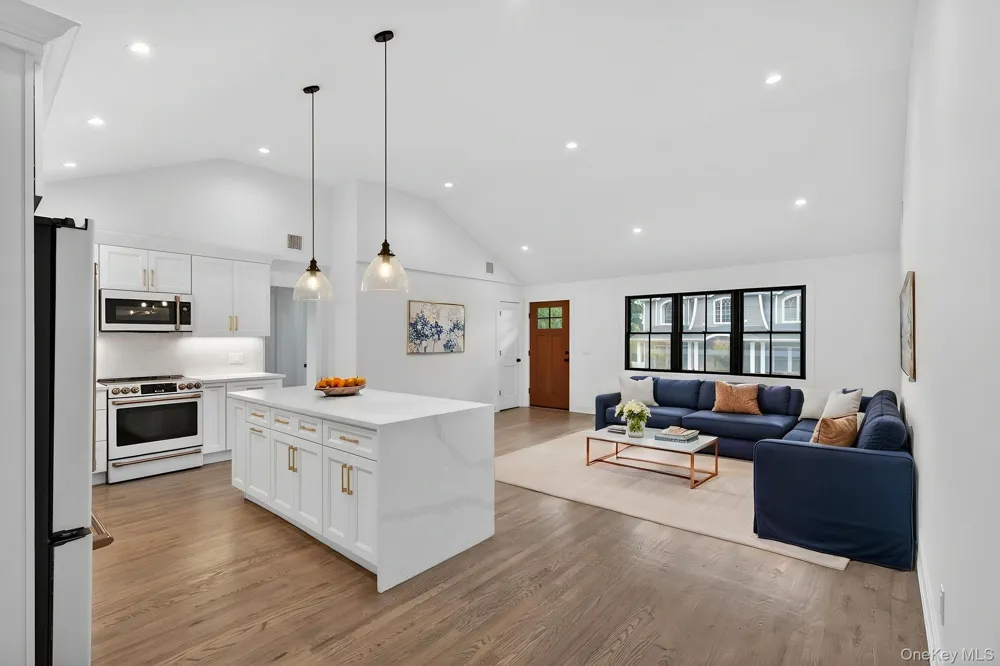 85 Kenneth Avenue Huntington, NY 11743