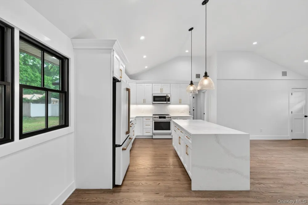 85 Kenneth Avenue Huntington, NY 11743