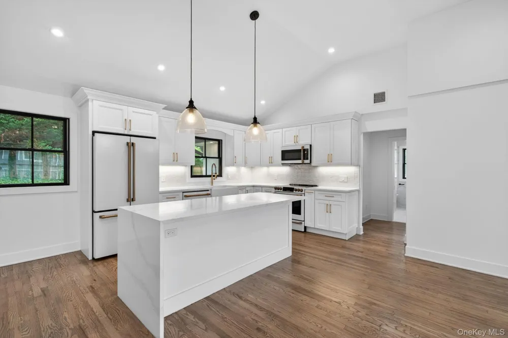 85 Kenneth Avenue Huntington, NY 11743