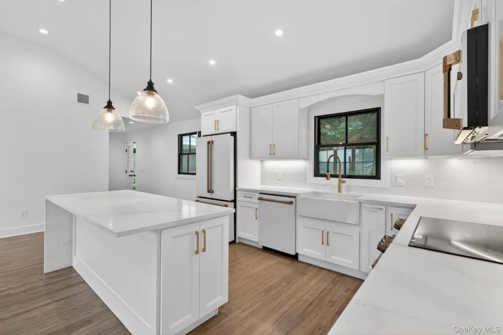 85 Kenneth Avenue Huntington, NY 11743