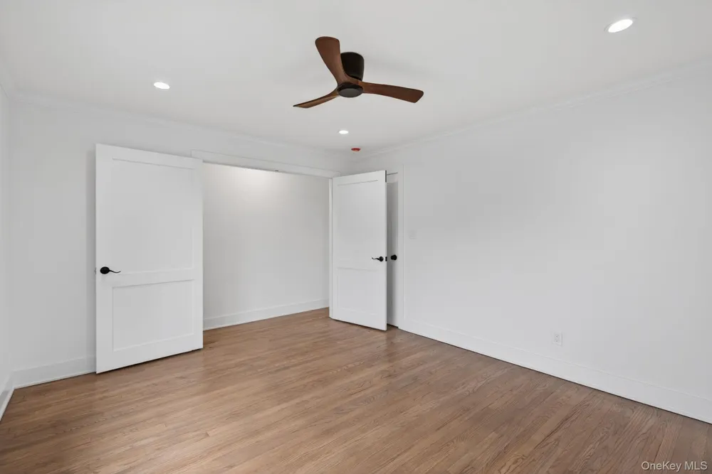 85 Kenneth Avenue Huntington, NY 11743
