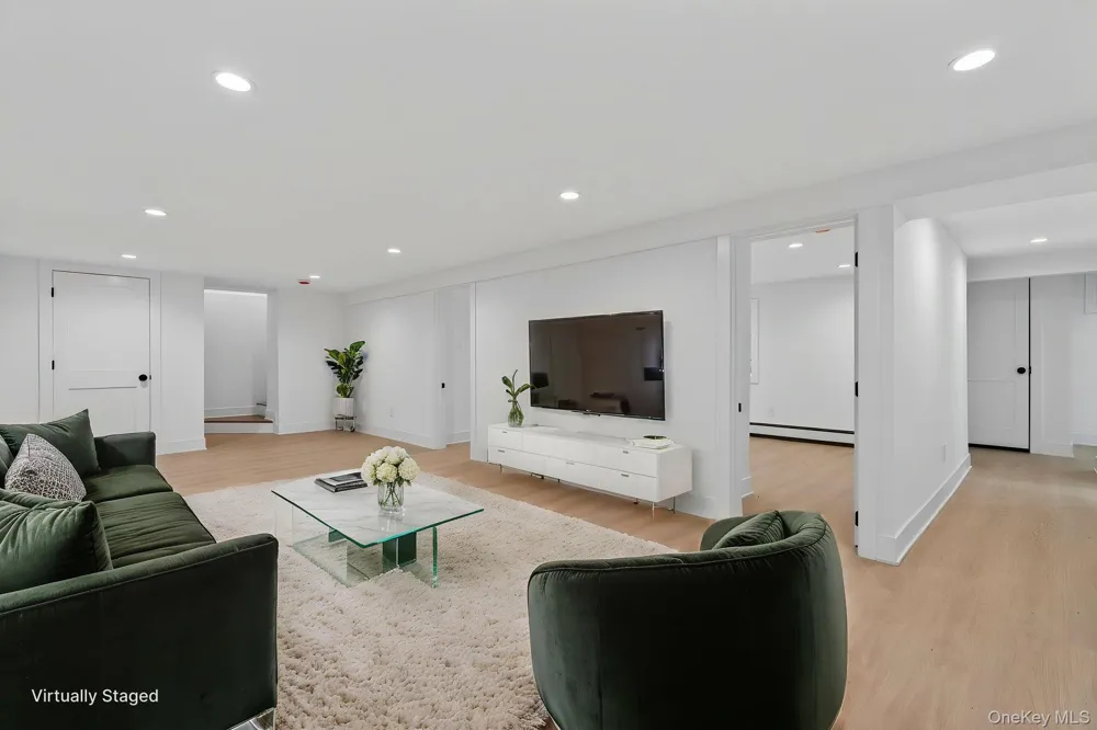 85 Kenneth Avenue Huntington, NY 11743
