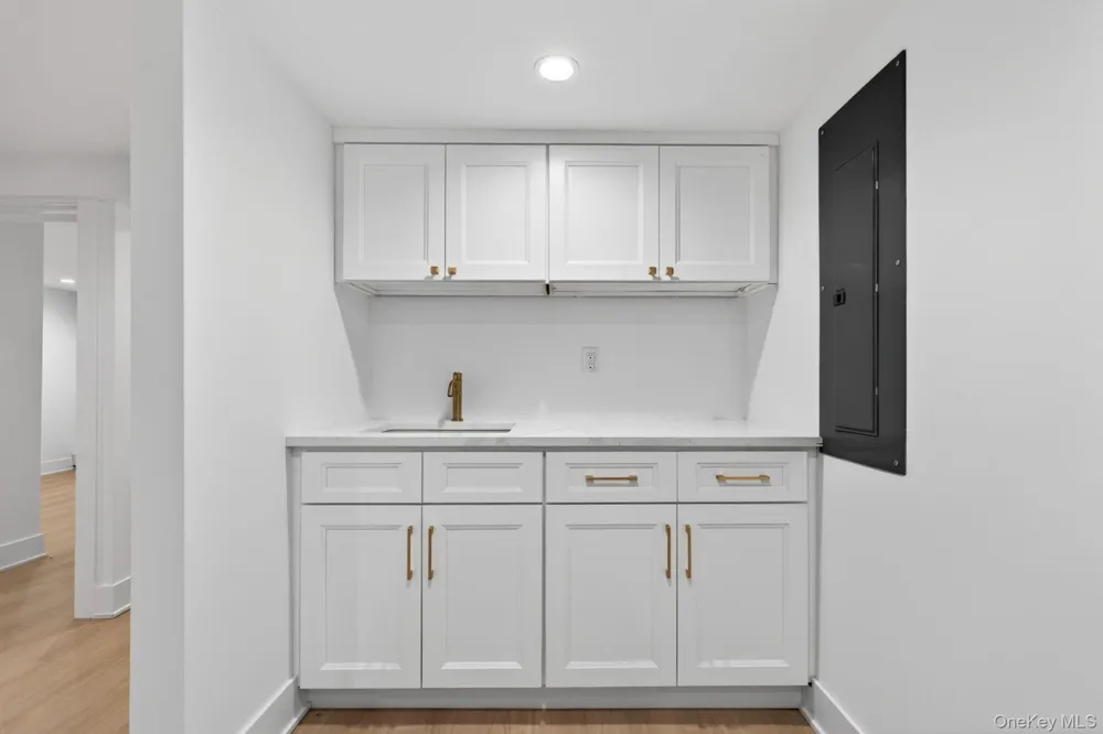 85 Kenneth Avenue Huntington, NY 11743