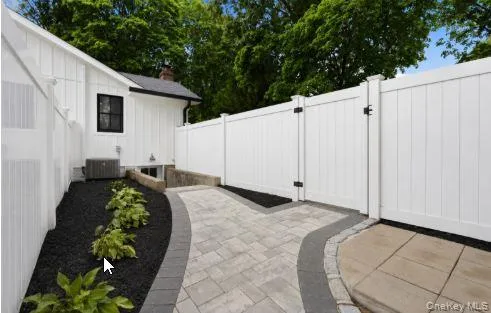 85 Kenneth Avenue Huntington, NY 11743