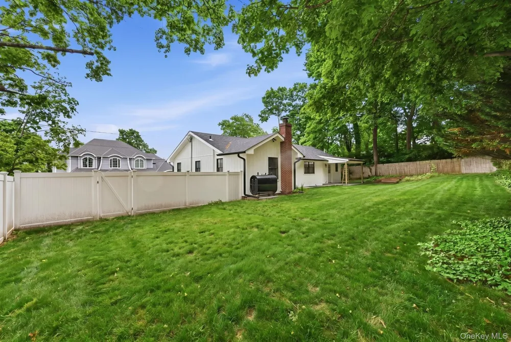 85 Kenneth Avenue Huntington, NY 11743