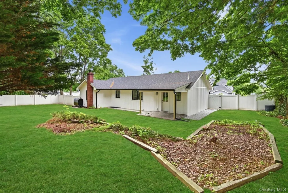 85 Kenneth Avenue Huntington, NY 11743