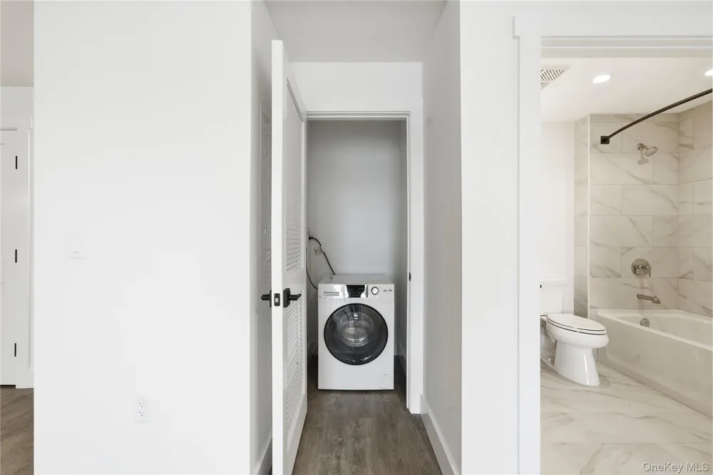 180 Deer Park Avenue #301 Babylon, NY 11702
