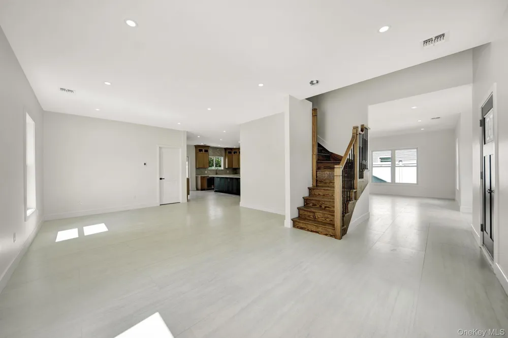 84 Rope Lane Levittown, NY 11756