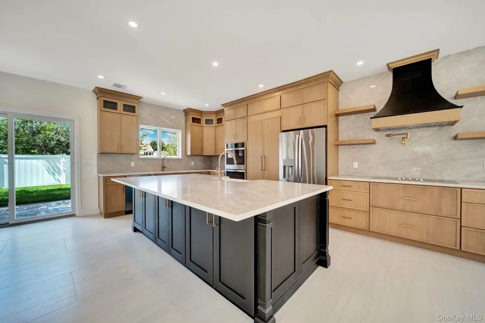 84 Rope Lane Levittown, NY 11756