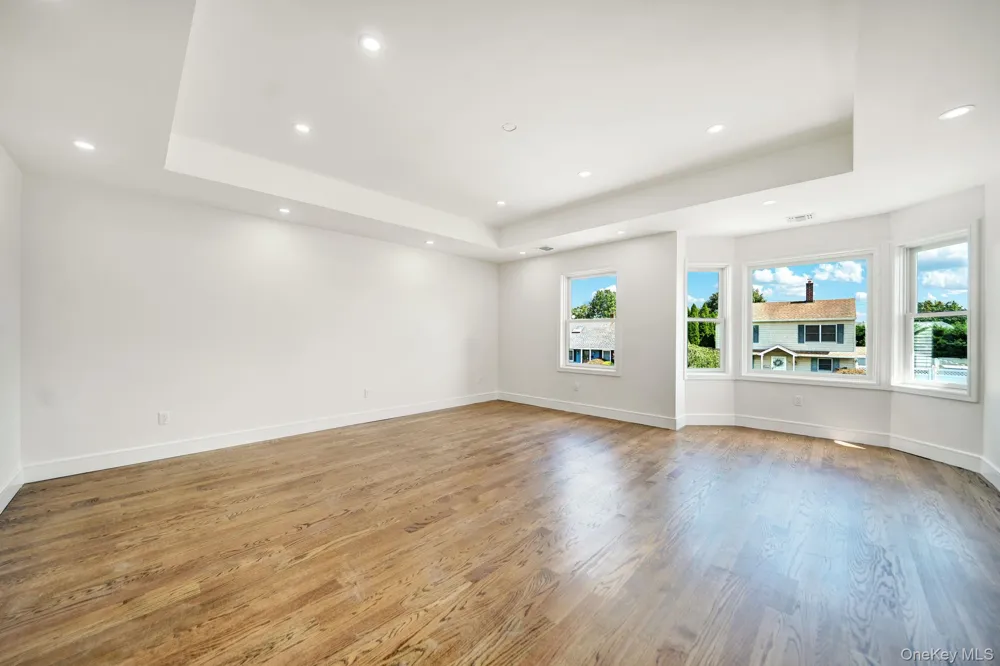 84 Rope Lane Levittown, NY 11756