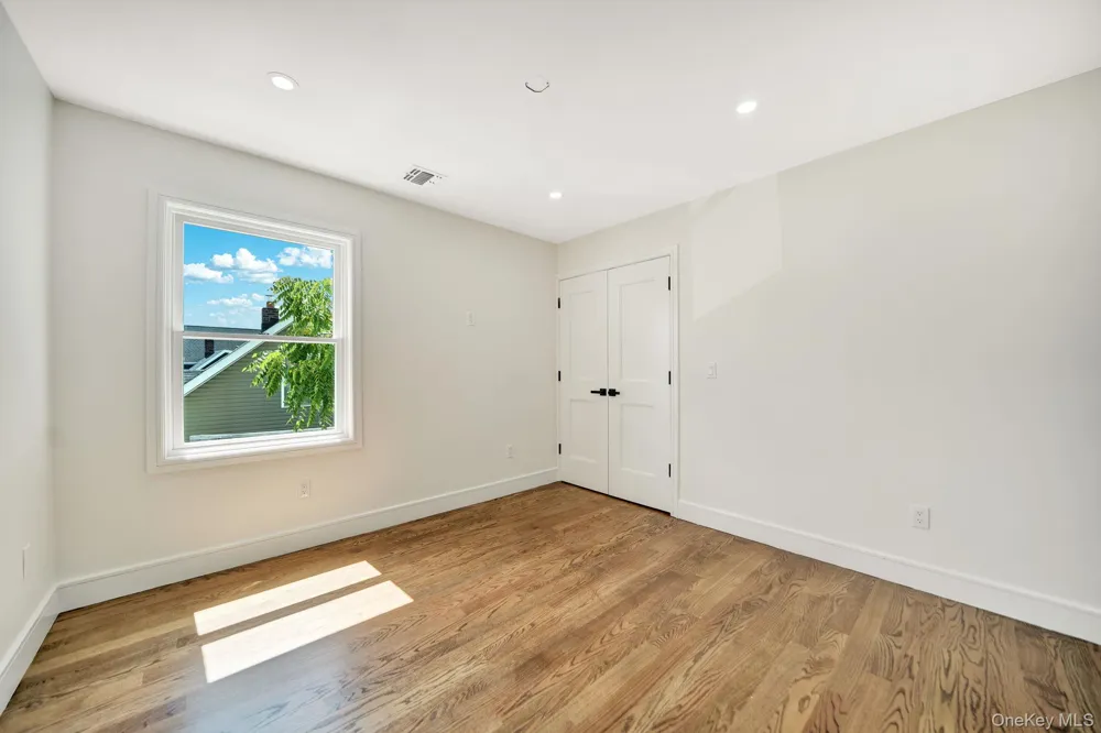 84 Rope Lane Levittown, NY 11756