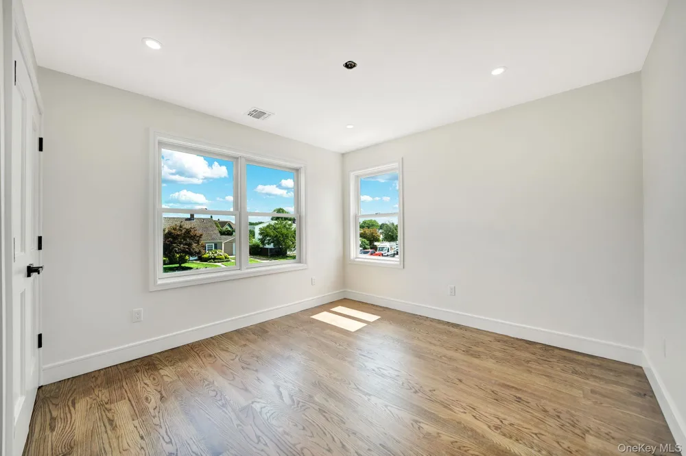 84 Rope Lane Levittown, NY 11756