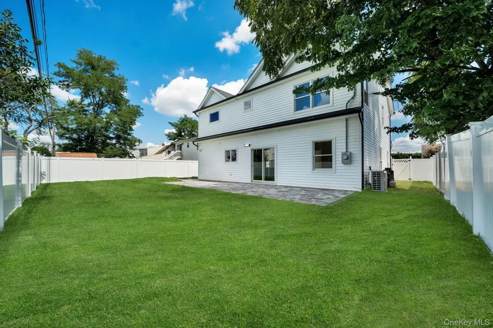 84 Rope Lane Levittown, NY 11756