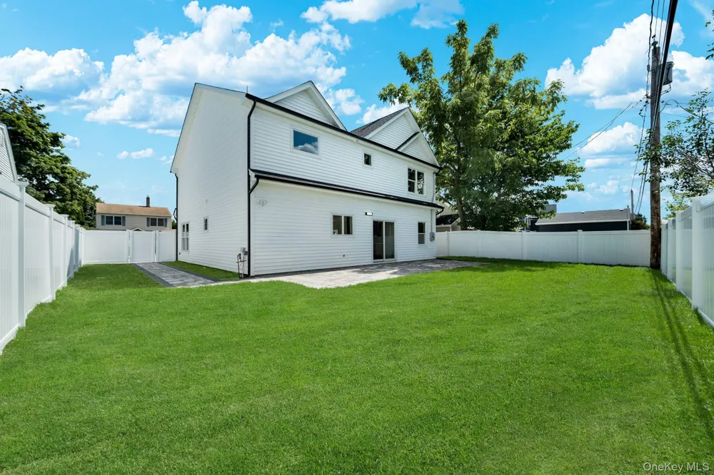 84 Rope Lane Levittown, NY 11756