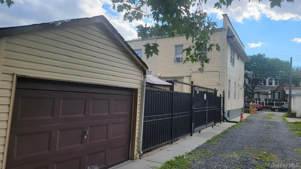 91-53 96th Street Woodhaven, NY 11421