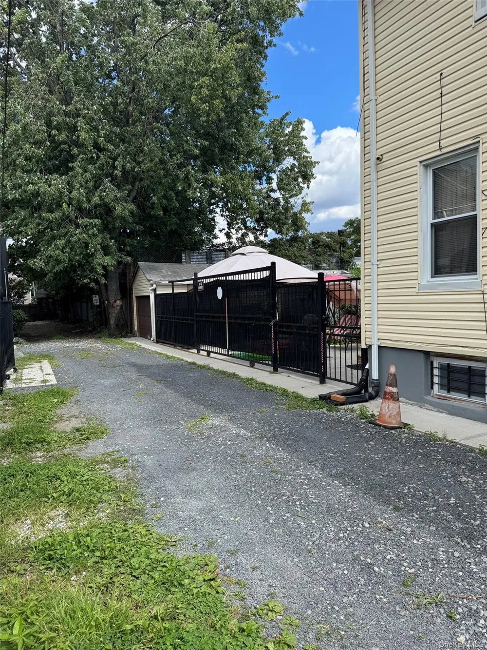 91-53 96th Street Woodhaven, NY 11421