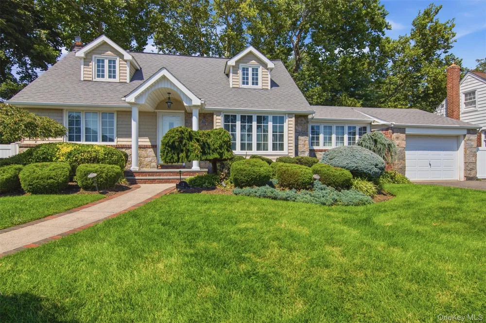 3 Cromwell Road Carle Place, NY 11514