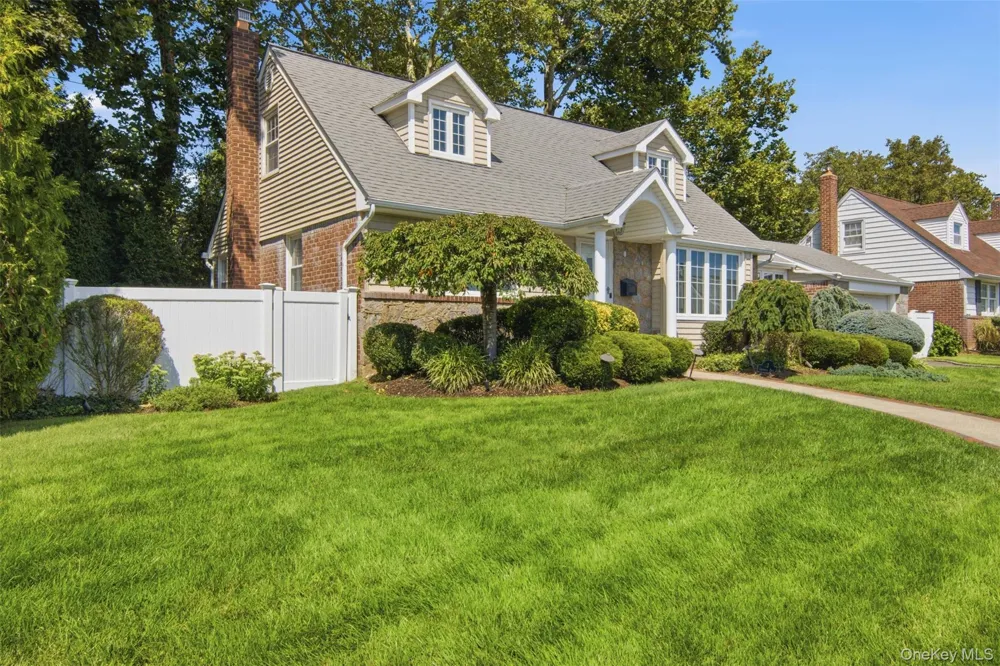 3 Cromwell Road Carle Place, NY 11514