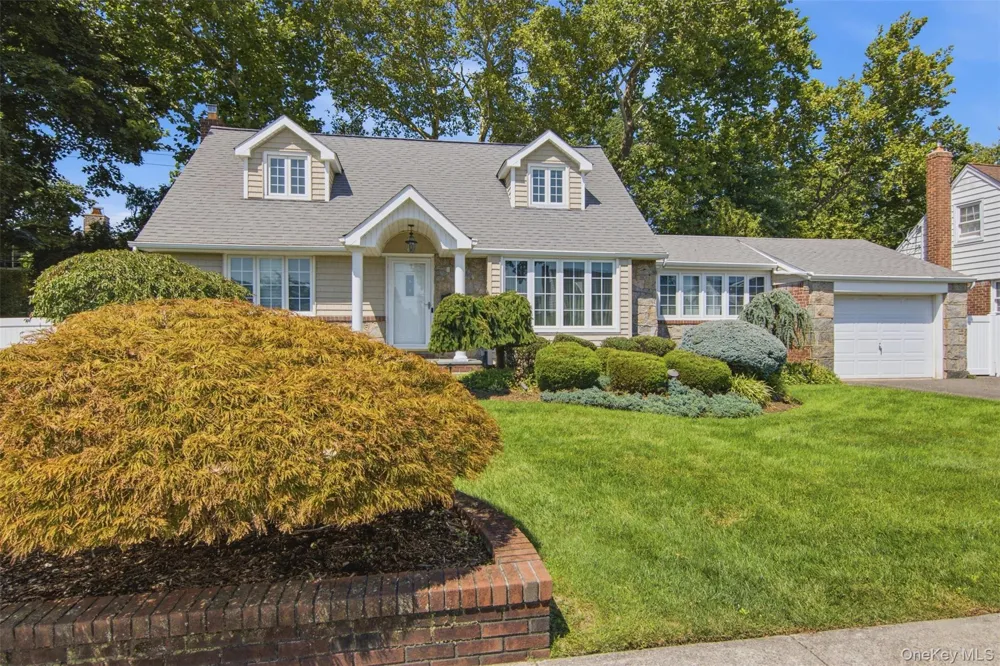 3 Cromwell Road Carle Place, NY 11514