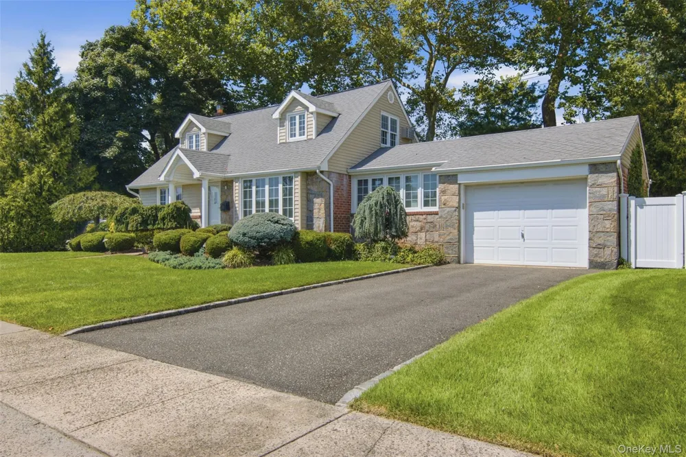 3 Cromwell Road Carle Place, NY 11514