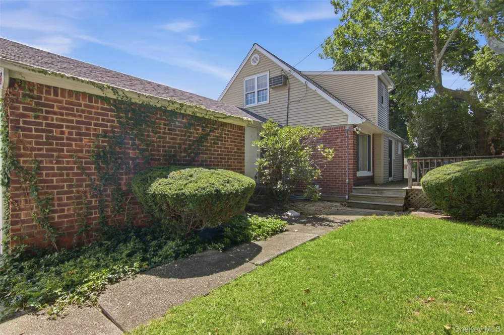 3 Cromwell Road Carle Place, NY 11514