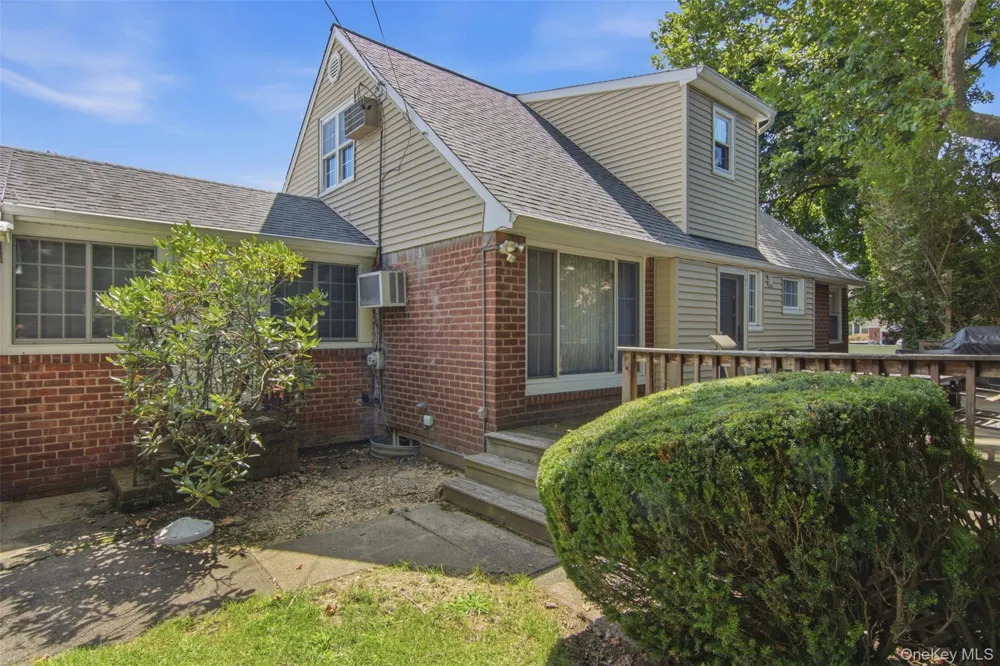 3 Cromwell Road Carle Place, NY 11514