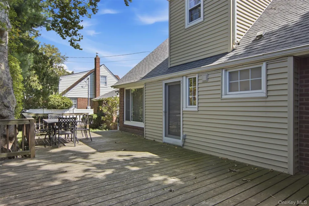 3 Cromwell Road Carle Place, NY 11514