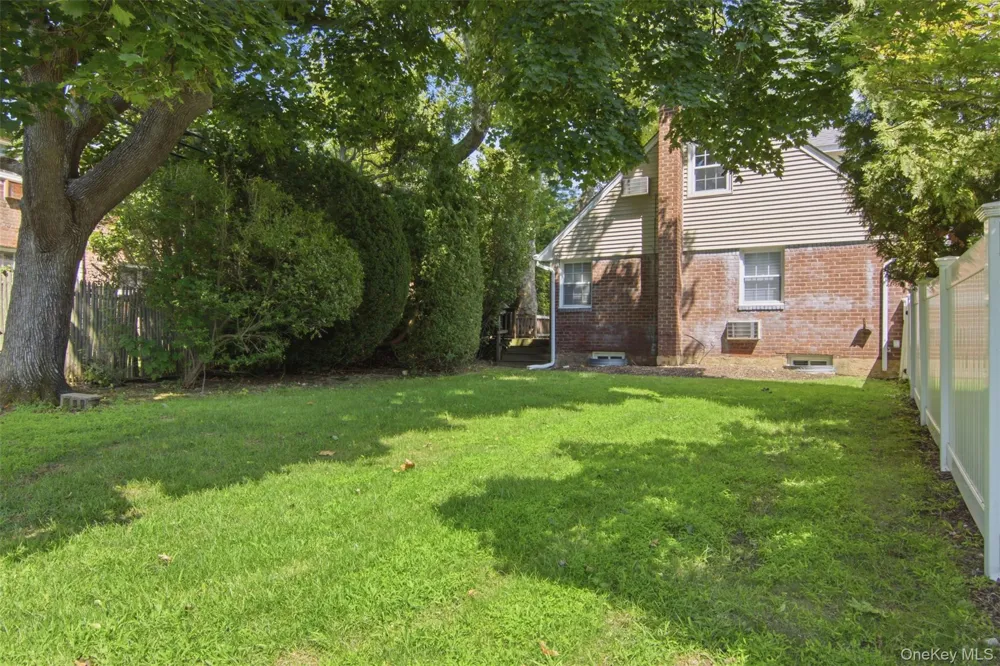 3 Cromwell Road Carle Place, NY 11514