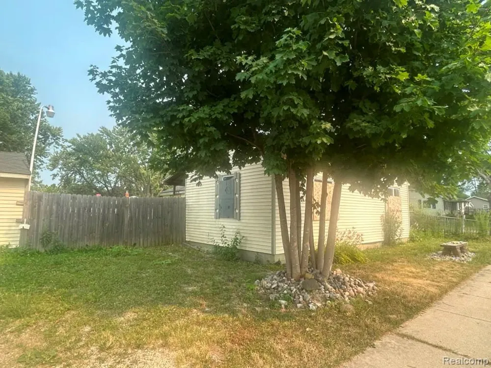 1373 Wells Street Burton, MI 48529