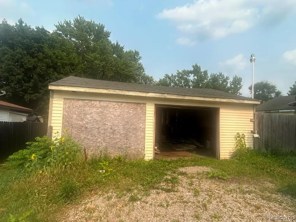 1373 Wells Street Burton, MI 48529