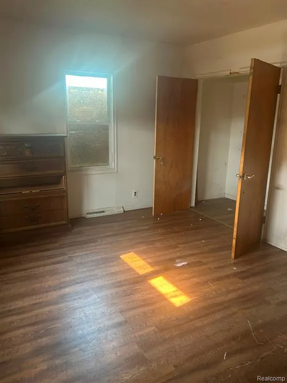 1373 Wells Street Burton, MI 48529