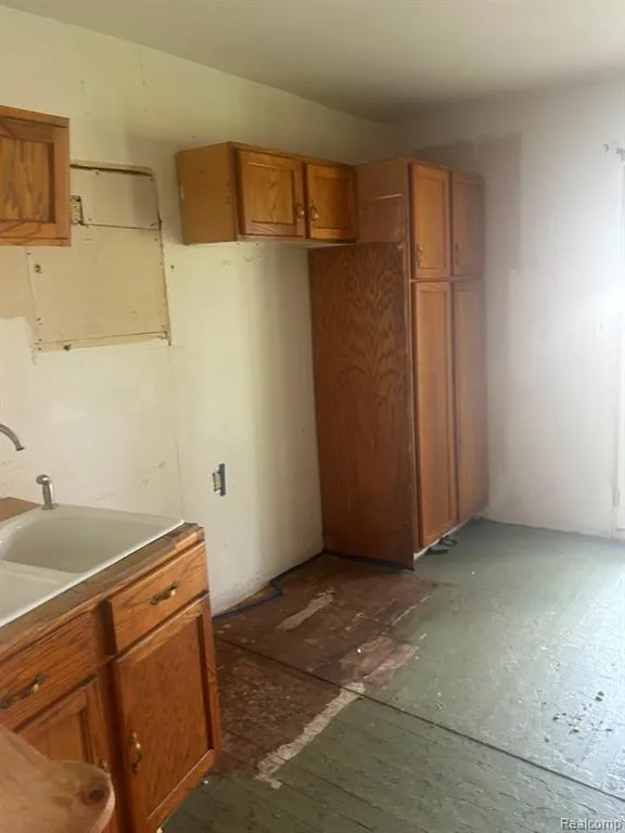1373 Wells Street Burton, MI 48529