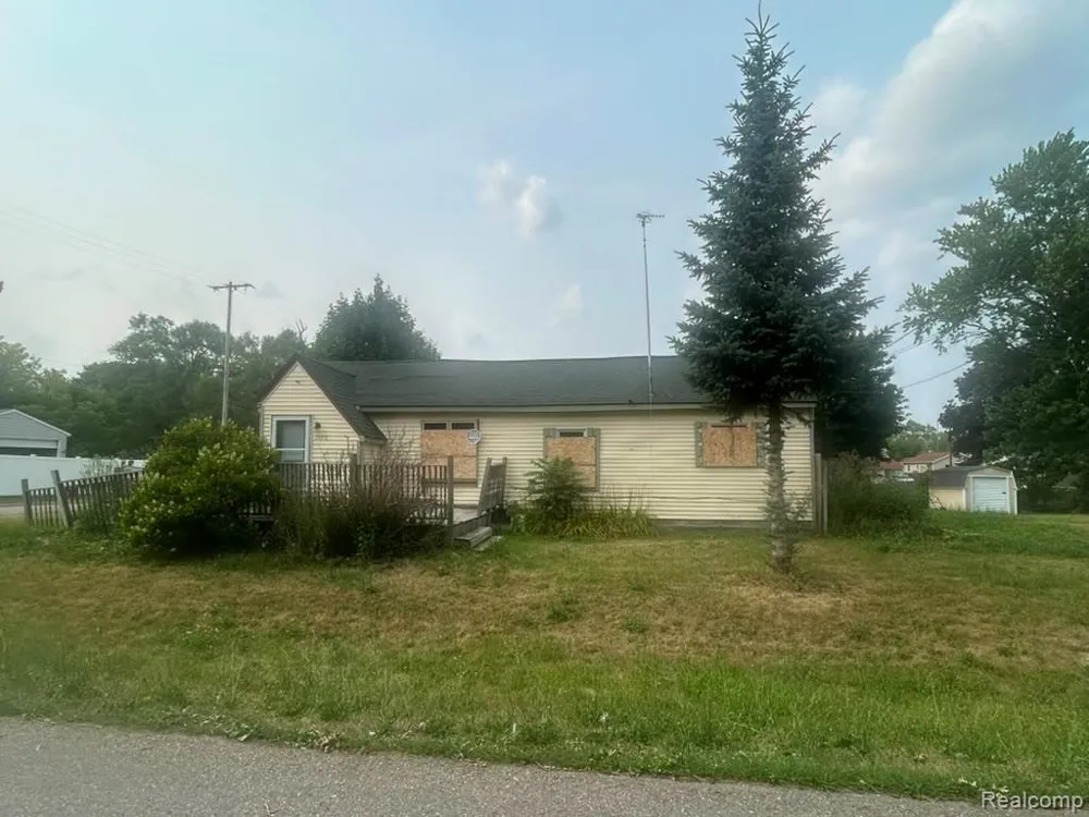 1373 Wells Street Burton, MI 48529