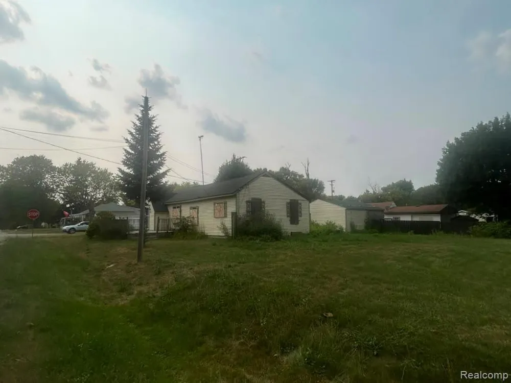 1373 Wells Street Burton, MI 48529