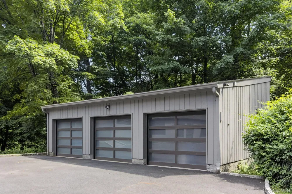 230 E Middle Patent Road Bedford, NY 10506