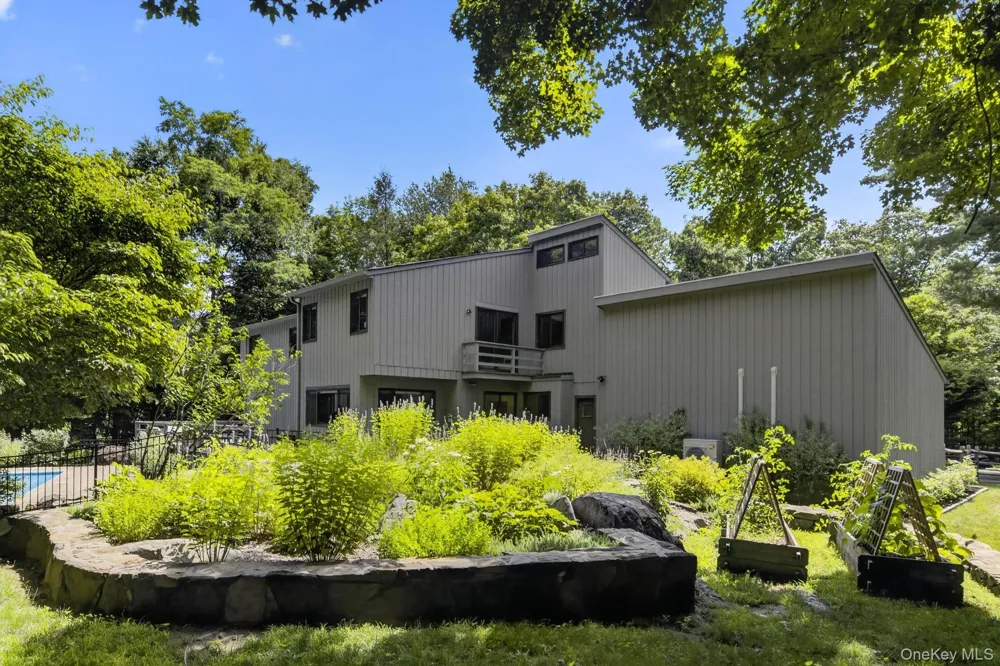 230 E Middle Patent Road Bedford, NY 10506