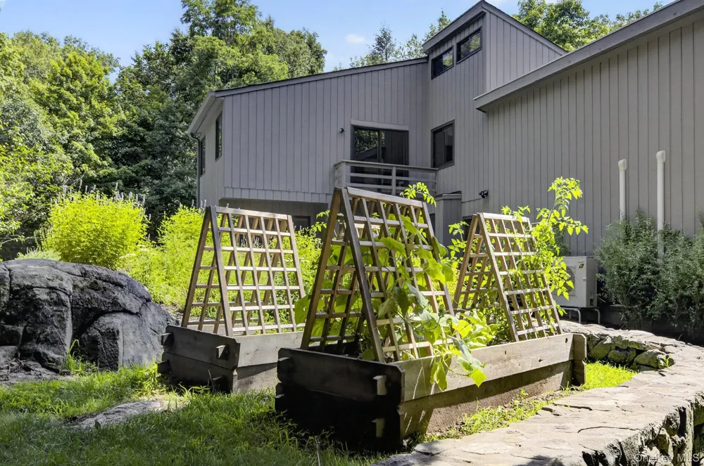 230 E Middle Patent Road Bedford, NY 10506