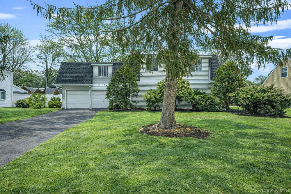 22 Meyer Lane Medford, NY 11763