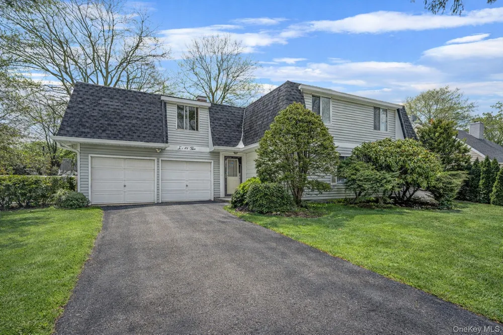 22 Meyer Lane Medford, NY 11763