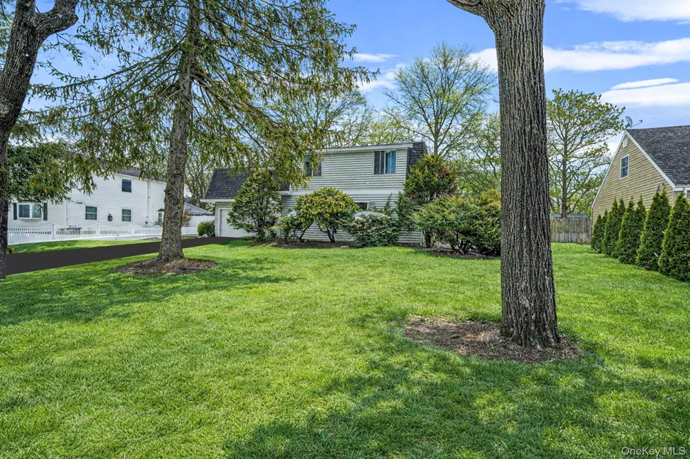 22 Meyer Lane Medford, NY 11763