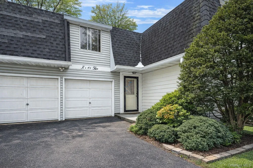 22 Meyer Lane Medford, NY 11763