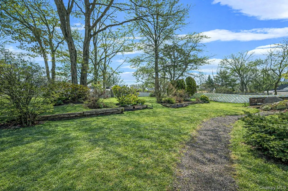 22 Meyer Lane Medford, NY 11763