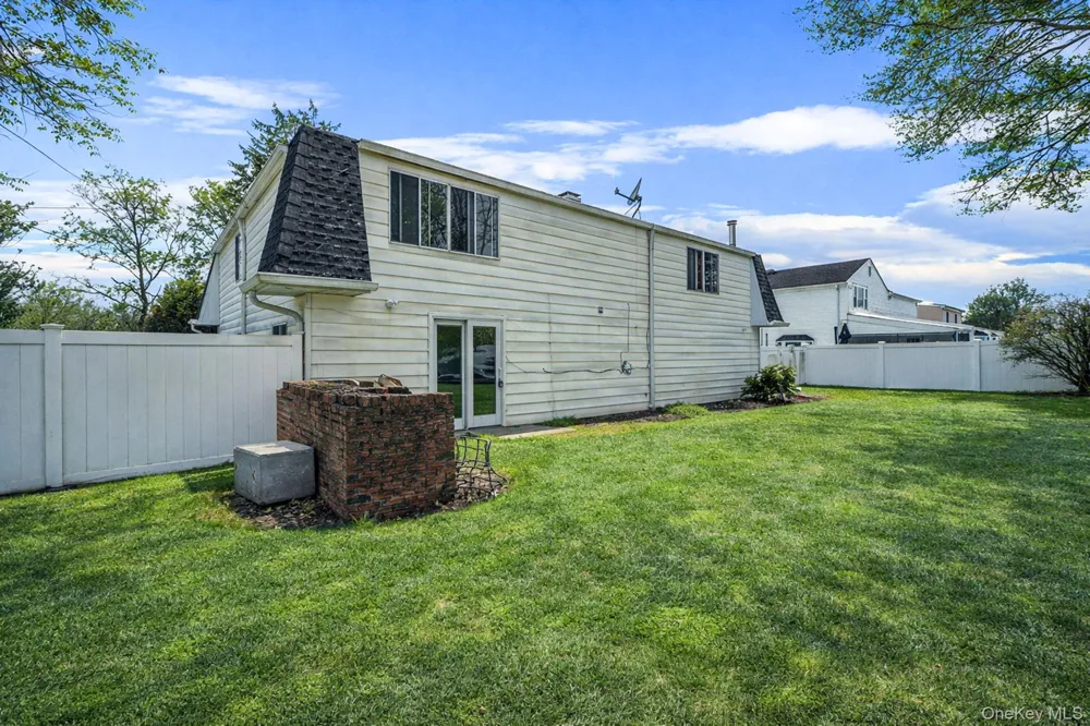 22 Meyer Lane Medford, NY 11763