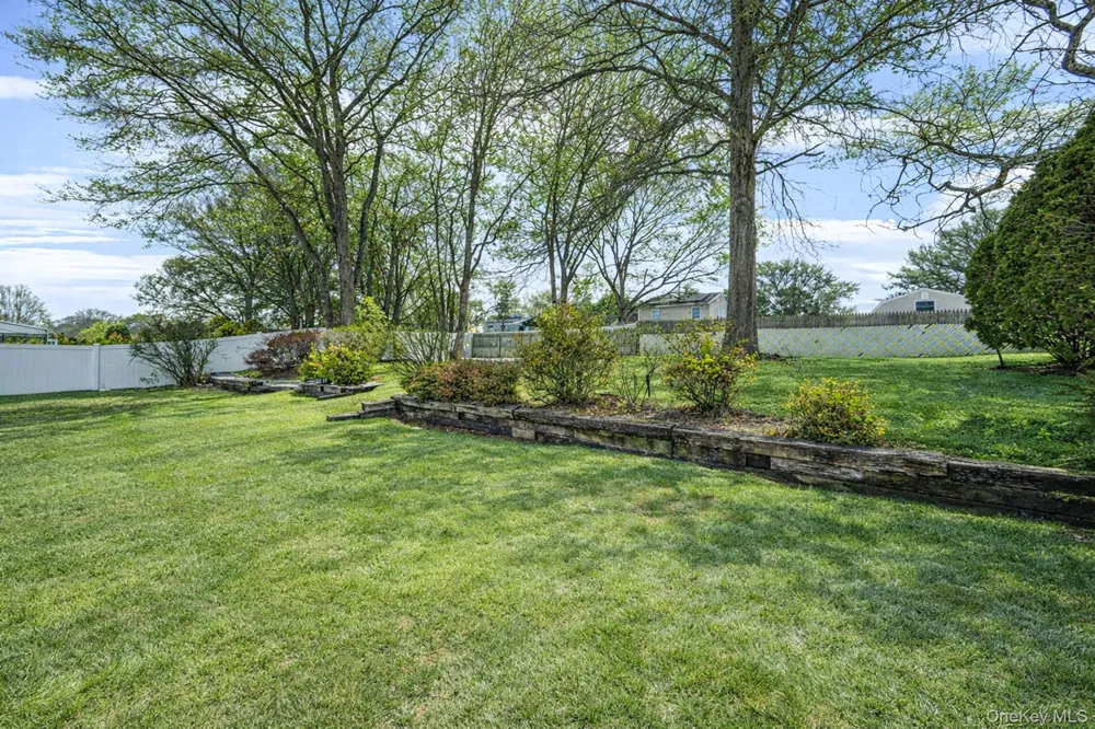 22 Meyer Lane Medford, NY 11763