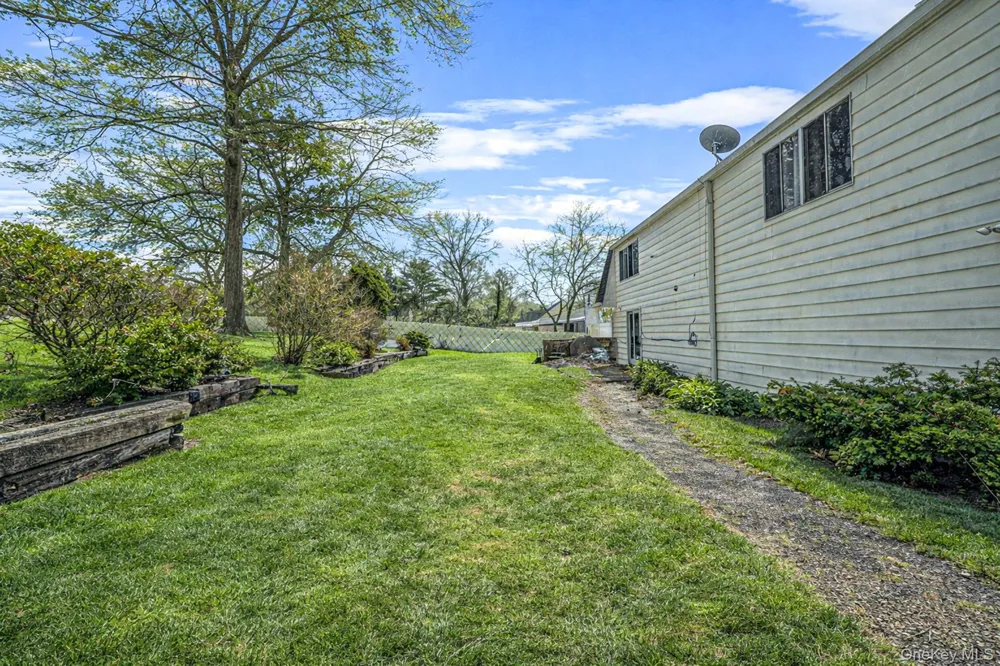 22 Meyer Lane Medford, NY 11763