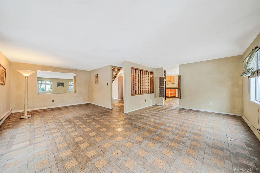 22 Meyer Lane Medford, NY 11763